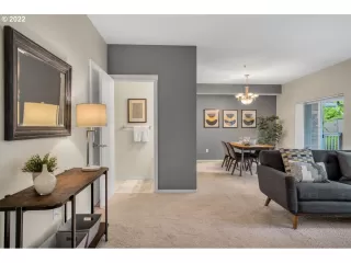 Photo #4: 22040176 Listing