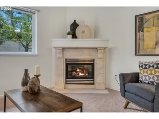 Photo #6: 22040176 Listing