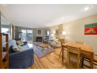 Photo #2: 22040512 Listing 