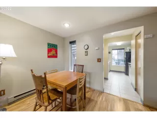 Photo #4: 22040512 Listing 