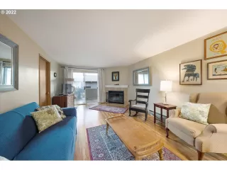 Photo #5: 22040512 Listing 