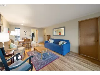 Photo #6: 22040512 Listing 