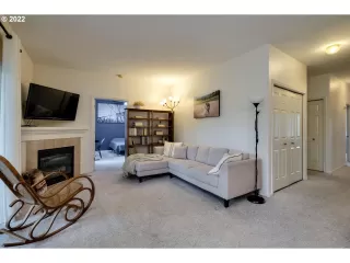 Photo #5: 22040738 Listing 