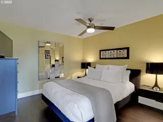 Photo #5: 22041146 Listing