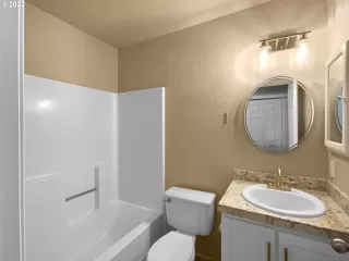 Photo #5: 22041449 Listing