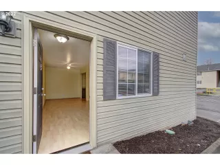 Photo #3: 22042161 Listing