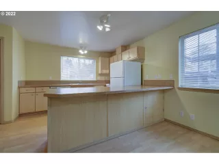 Photo #5: 22042161 Listing