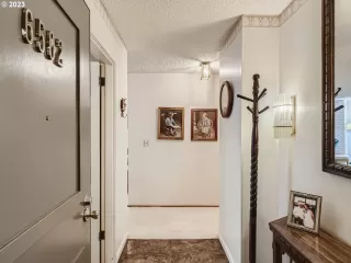 Photo #3: 22042522 Listing 