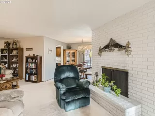 Photo #5: 22042522 Listing 