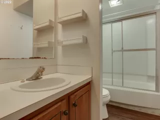 Photo #4: 22042733 Listing