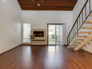 Photo #6: 22042733 Listing