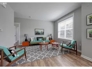 Photo #4: 22043176 Listing