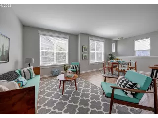 Photo #5: 22043176 Listing