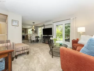 Photo #6: 22043286 Listing