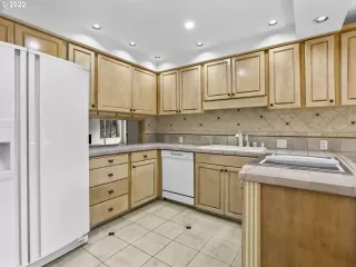 Photo #4: 22043463 Listing