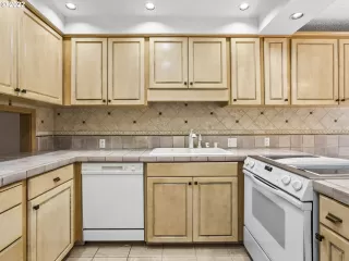 Photo #5: 22043463 Listing