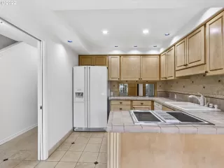 Photo #6: 22043463 Listing