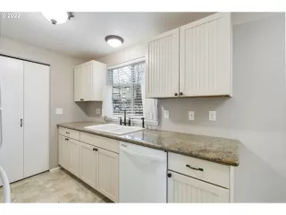 Photo #5: 22044102 Listing 