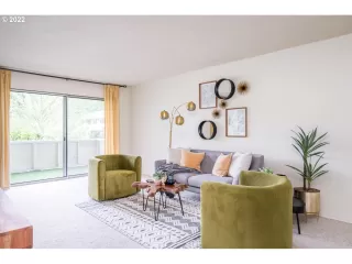 Photo #5: 22044397 Listing