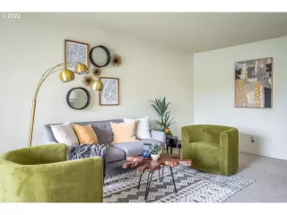 Photo #6: 22044397 Listing