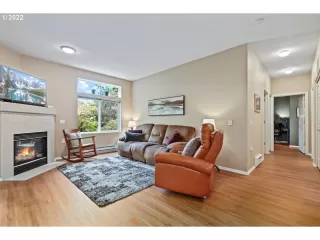 Photo #6: 22044428 Listing