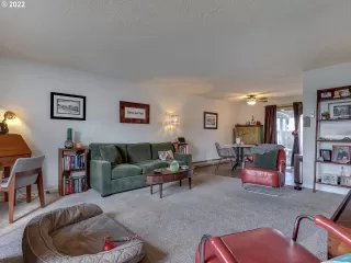 Photo #4: 22044852 Listing