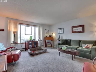 Photo #5: 22044852 Listing