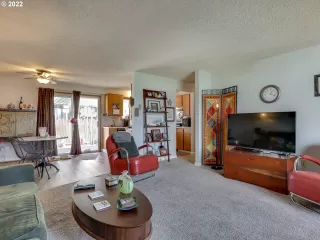 Photo #6: 22044852 Listing