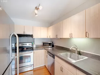 Photo #2: 22045095 Listing