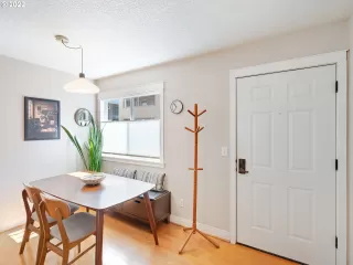 Photo #3: 22045095 Listing