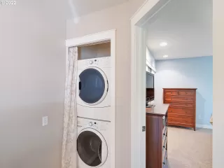 Photo #6: 22045095 Listing