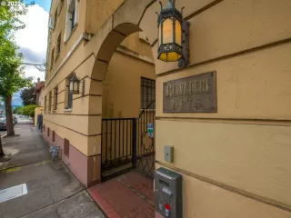 Photo #2: 22046070 Listing