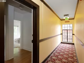 Photo #6: 22046070 Listing