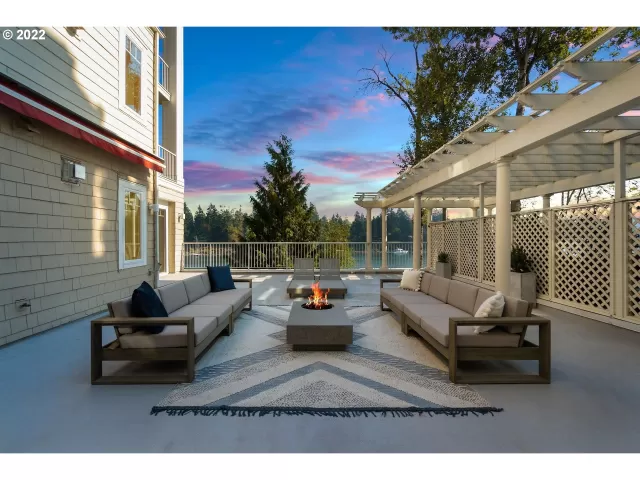 MLS: 22046988 Condo For Sale