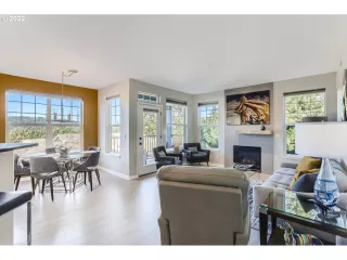 Photo #6: 22047404 Listing