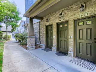 Photo #2: 22048676 Listing 