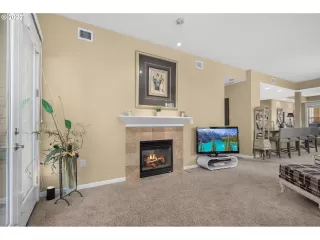 Photo #4: 22048895 Listing