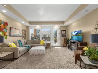 Photo #6: 22048895 Listing