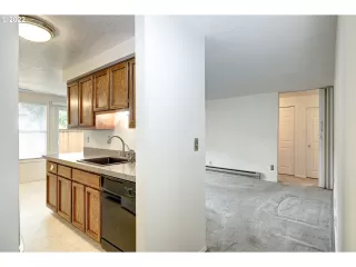 Photo #4: 22049606 Listing