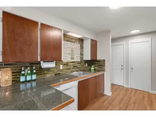 Photo #4: 22051357 Listing