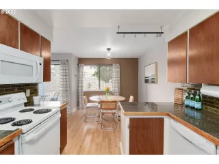 Photo #6: 22051357 Listing