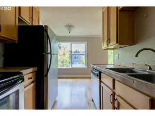 Photo #5: 22051654 Listing