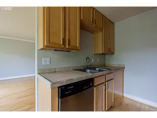 Photo #6: 22051654 Listing