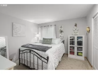 Photo #5: 22052016 Listing