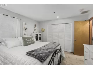 Photo #6: 22052016 Listing