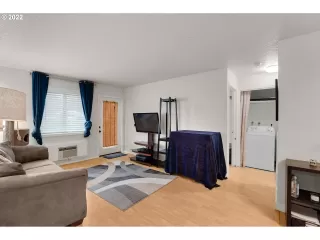 Photo #5: 22052802 Listing 