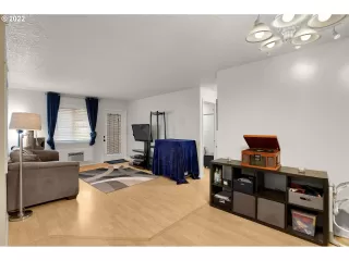 Photo #6: 22052802 Listing 