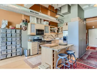 Photo #6: 22052889 Listing