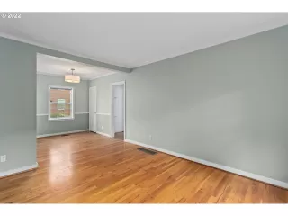 Photo #5: 22053123 Listing