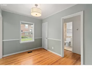 Photo #6: 22053123 Listing